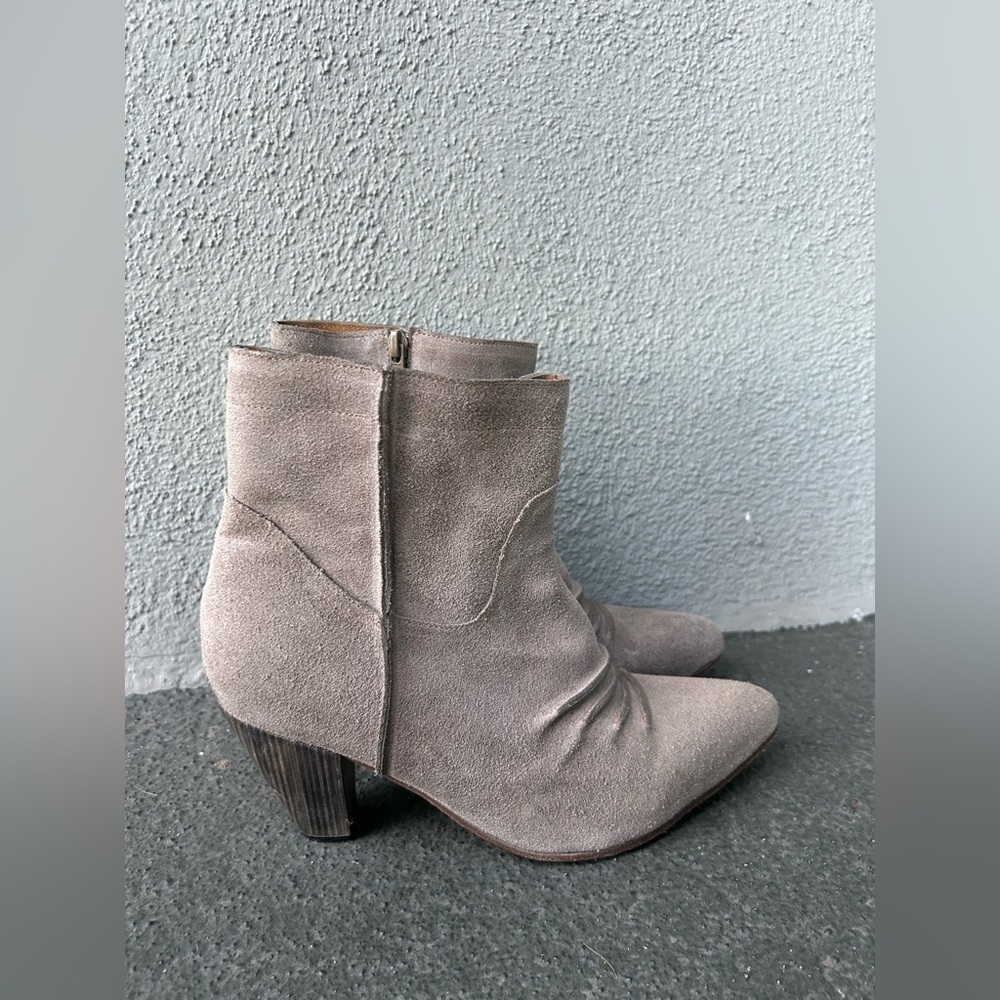 Colleen Cordero Grey Suede Boots Size 7.5 Ankle Booties Spring Summer Wood Heel
